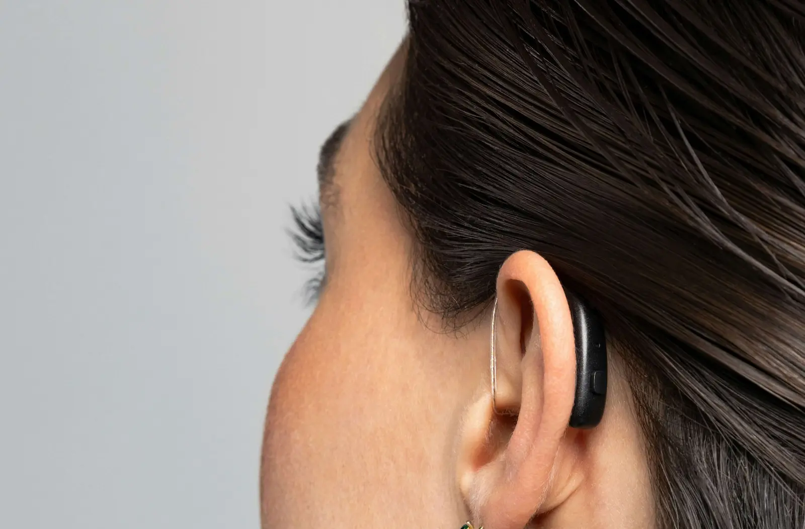 Test auditivo online - Especialista en audiologia revisant resultats